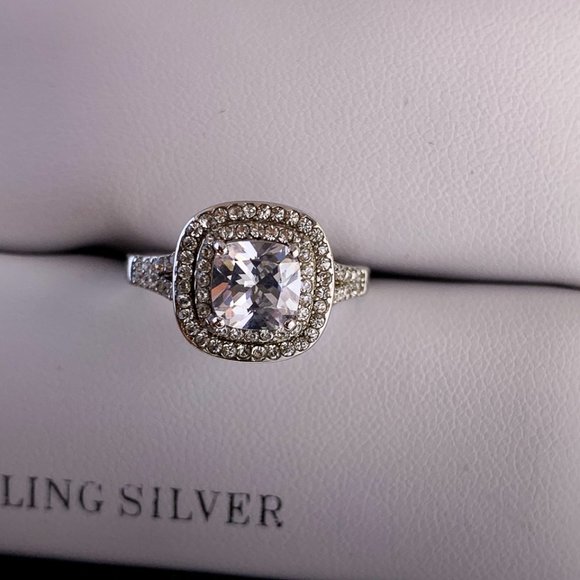 Size 7 cubic zirconia diamond ring - Picture 3 of 6